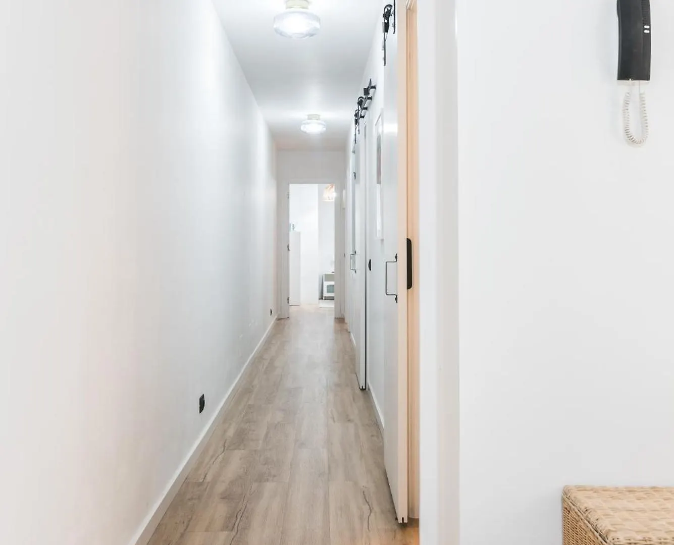 Home2Book Stylish & Bright Bakea Apartment Ingenio