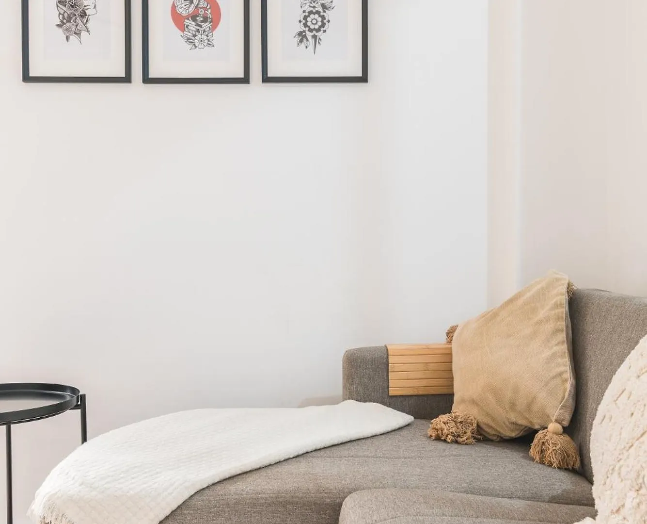 Home2Book Stylish & Bright Bakea Apartment Ingenio