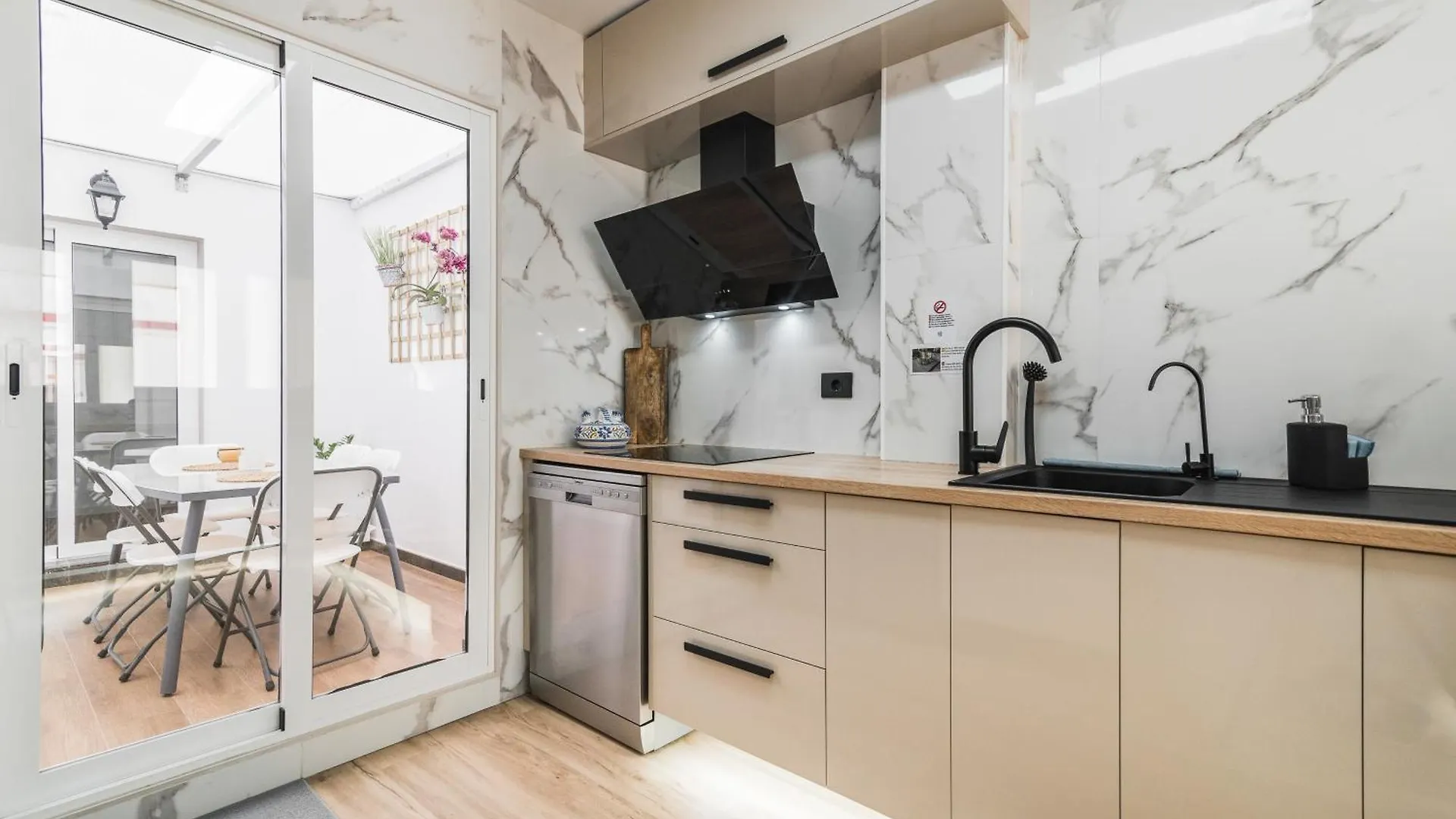 Home2Book Stylish & Bright Bakea Apartment Ingenio 0*,